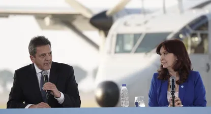 Massa en su primera aparición pública como candidato junto a CFK