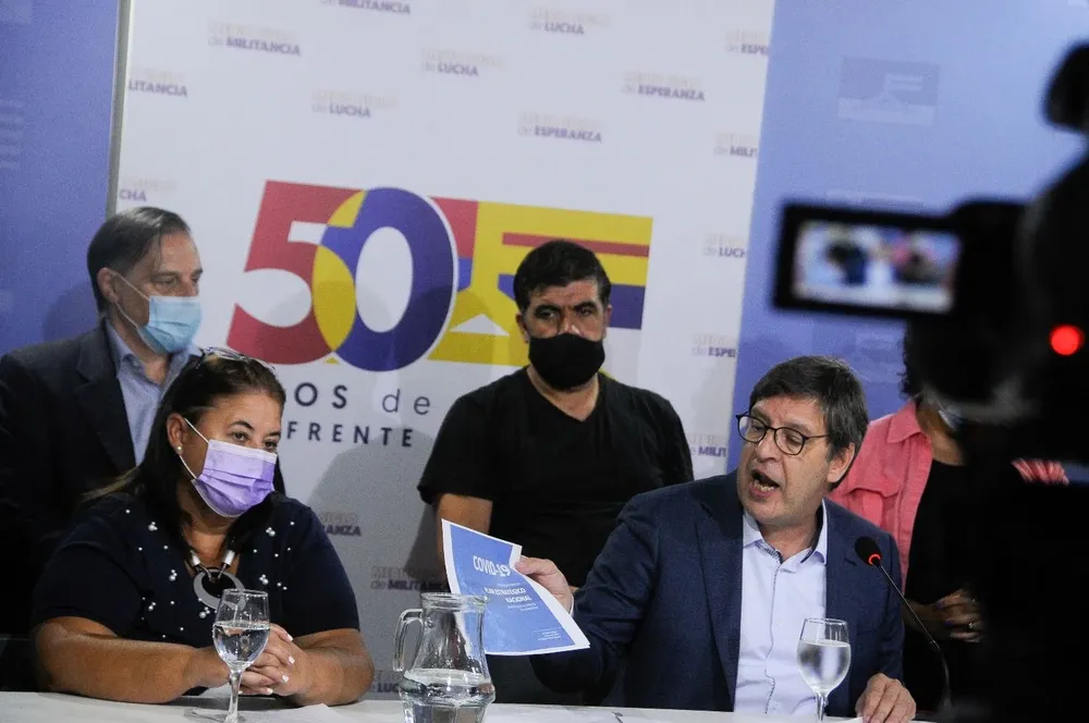 Ahora se puede ir al bar pero no a la escuela: dirigentes del FA criticaron medidas del gobierno