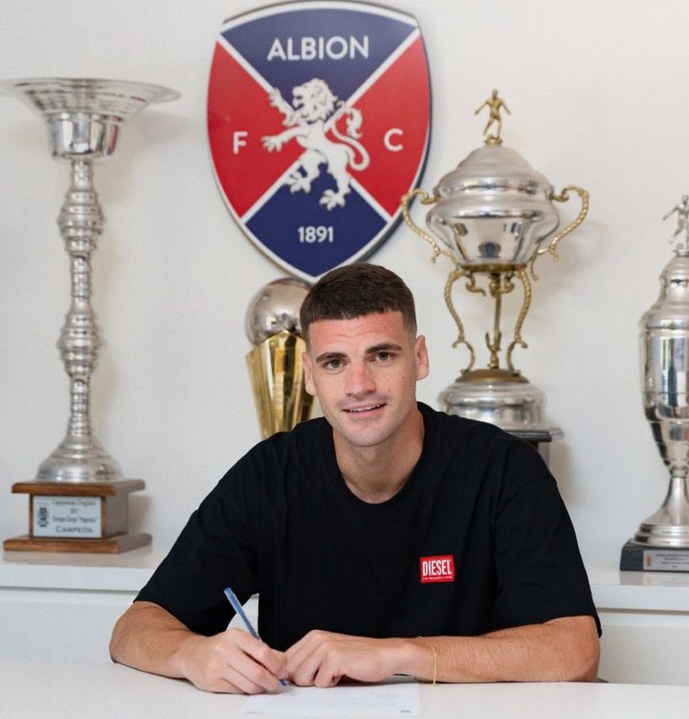 Álvaro López firmó contrato con Albion a principios de 2026