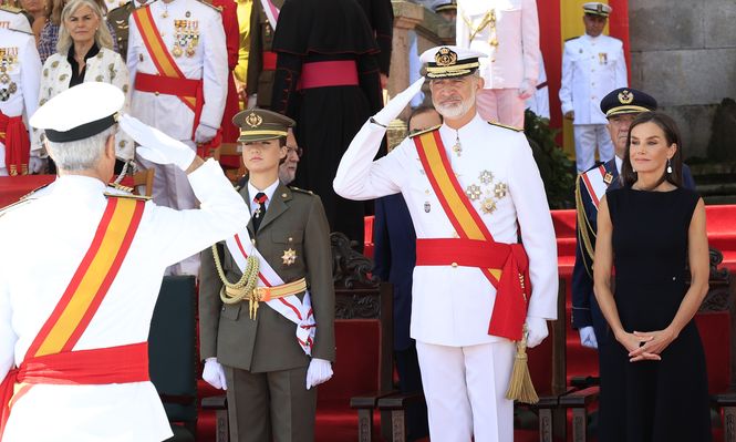 Leonor acompaña al Rey a la entrega de despachos en la Academia Naval en Pontevedra, donde seguirá con su formación militar