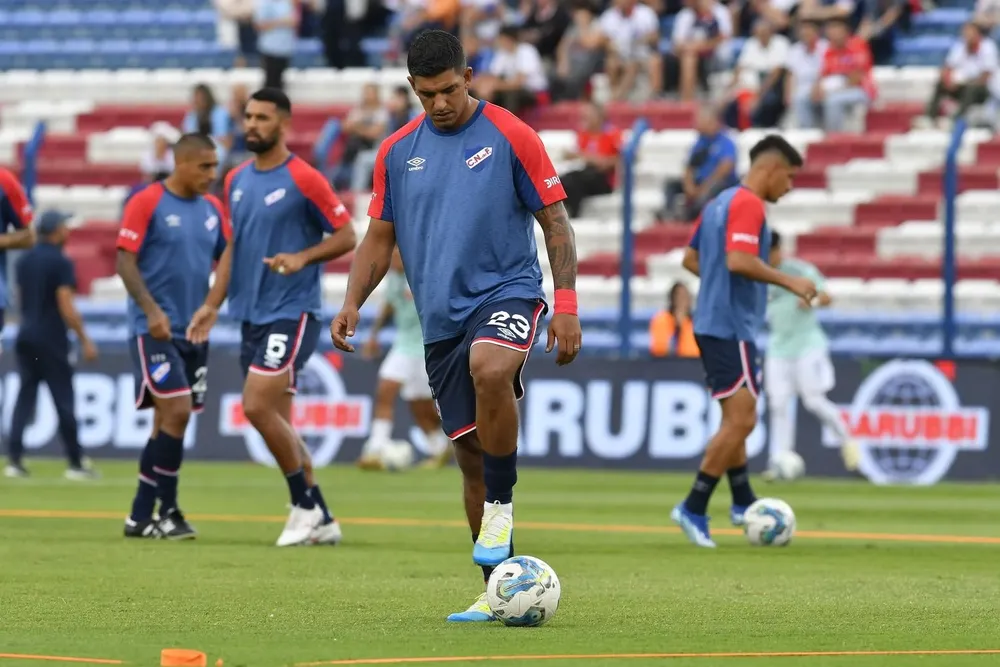 Diego Polenta, capitán de Nacional, volvió de San Pablo tras quedarse con Juan Izquierdo