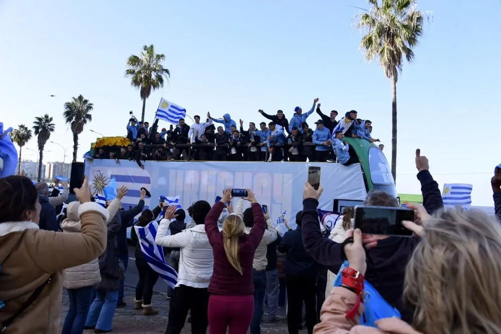 La gente salió a la calle para saludar a la selección uruguaya sub 20 campeona del mundo