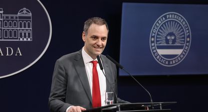 Adorni criticó la gestión de Mauricio Macri: Se quedó sin nafta