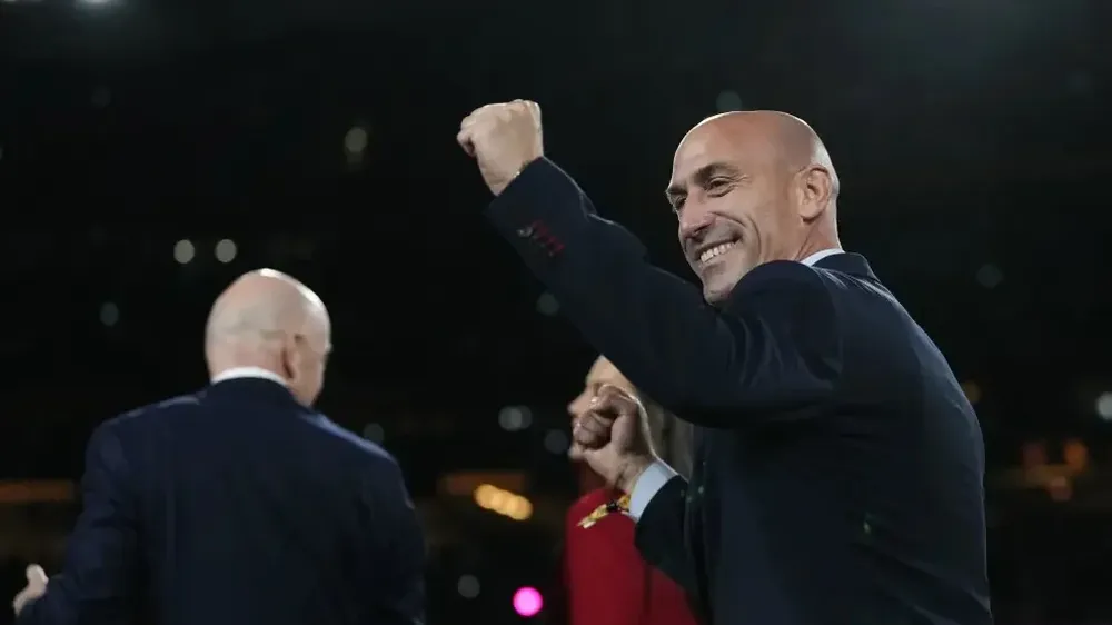 Luis Rubiales, en la cuerda floja.