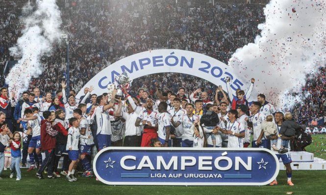 Un año lleno de desprolijidades para Nacional y Peñarol en la Liga AUF Uruguaya: el título debió quedar desierto