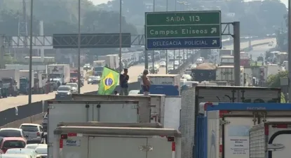 La superhuelga de camioneros en Brasil genera escasez de naftas y alimentos