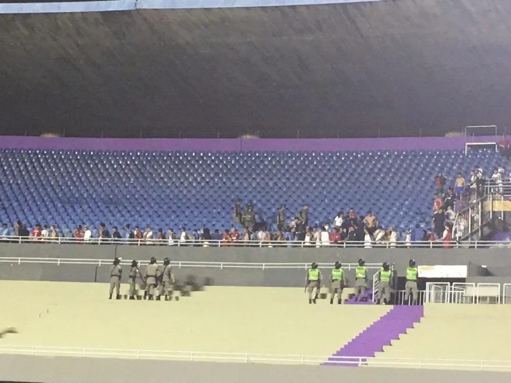 La Policía cercó a la hinchada de Nacional