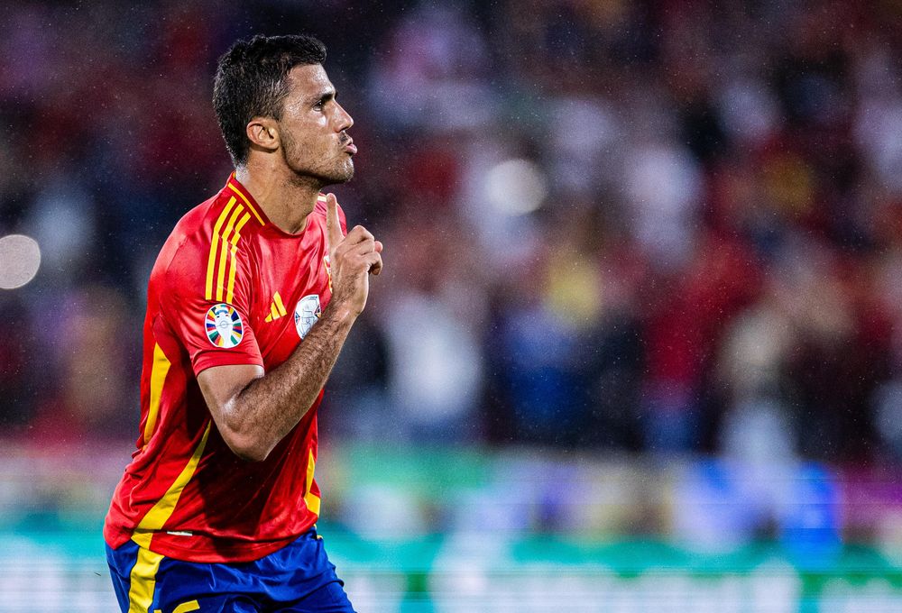 España remonta ante Georgia.