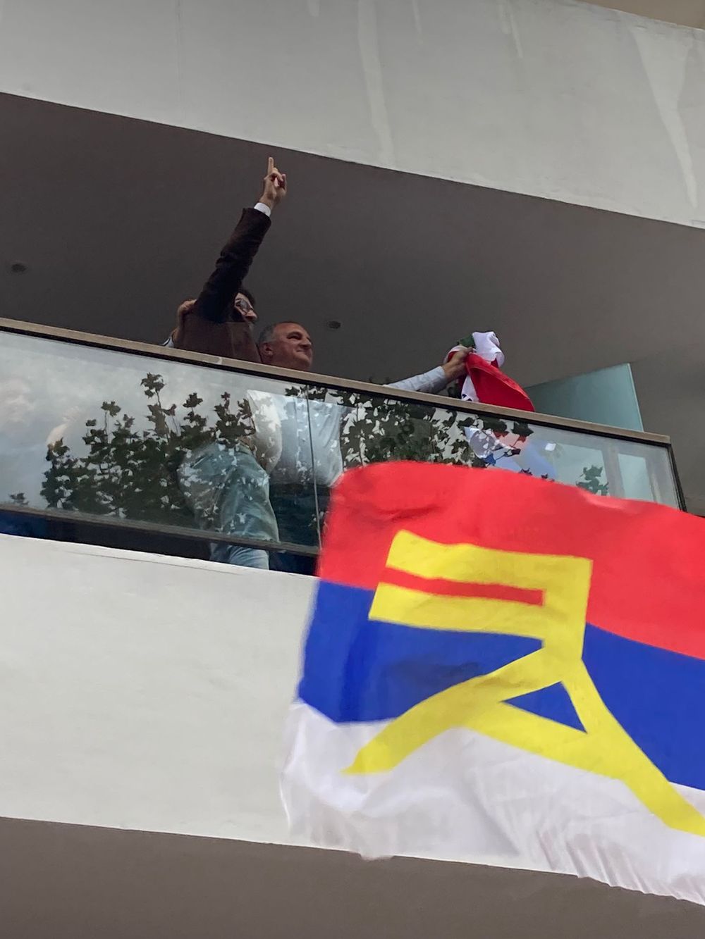 Fernando Pereira y Daniel Ximénez festejando en el centro de Minas