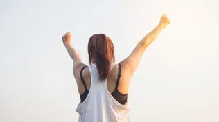 el nivel de felicidad depende un 50% de la genética; un 40%, de nuestro propio control y un 10% de las circunstancias de la vida