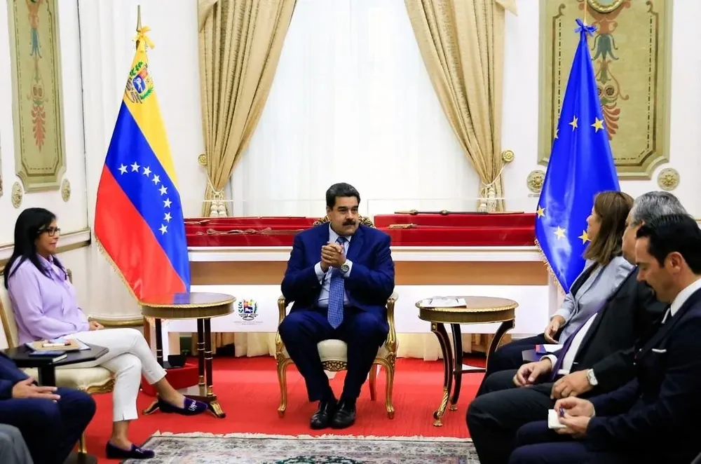 Nicolás Maduro reunido con funcionarios de las embajadas de la Unión Europea en Caracas