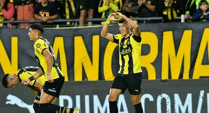 Leonardo Sequeira celebra su nuevo gol para Peñarol, esta vez, ante Miramar Misiones