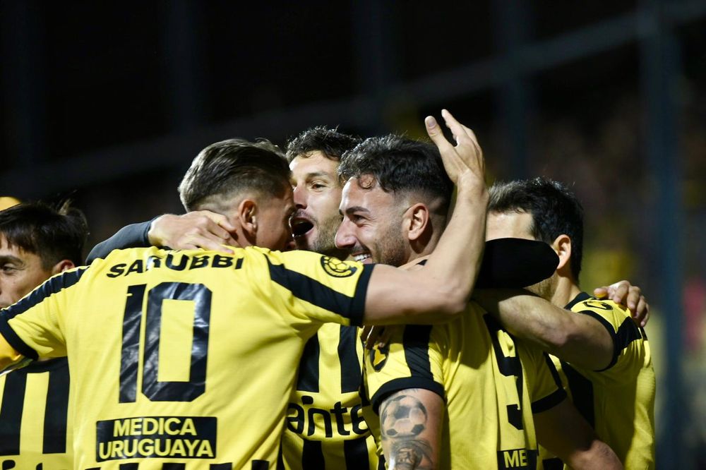 Festejo de Peñarol ante Cerro