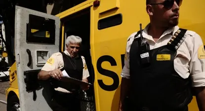 Uso de tarjetas no redujo empleo de efectivo, dicen firmas de caudales