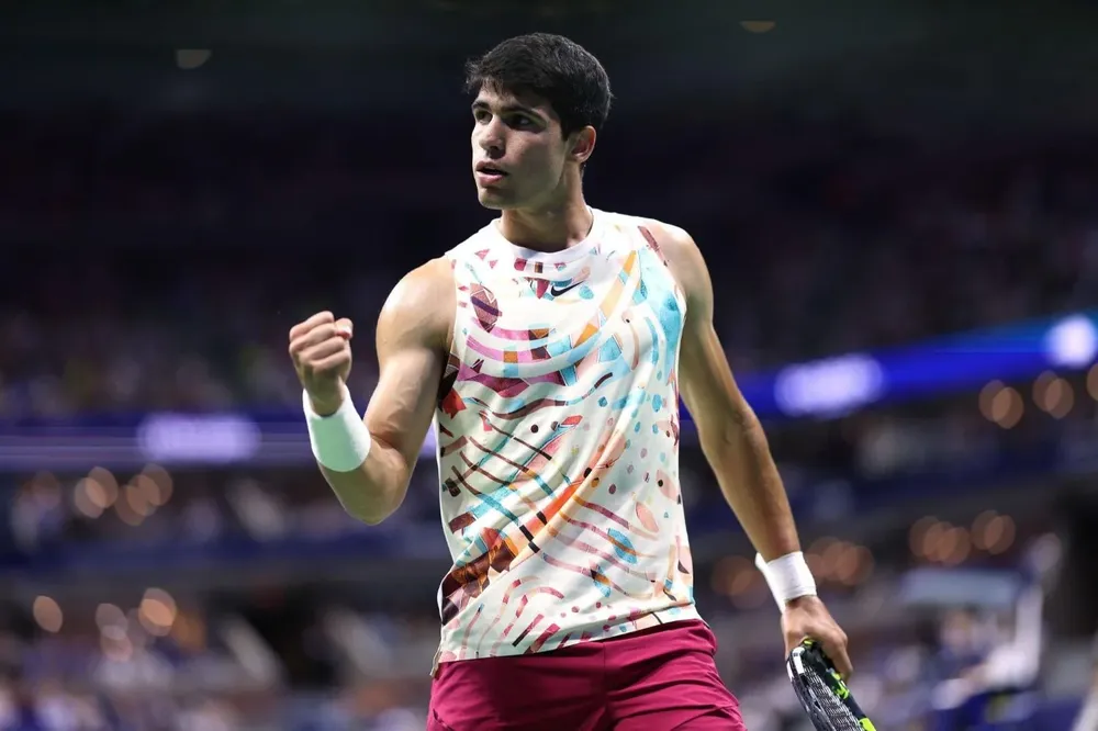 Alcaraz clasificó por retiro.