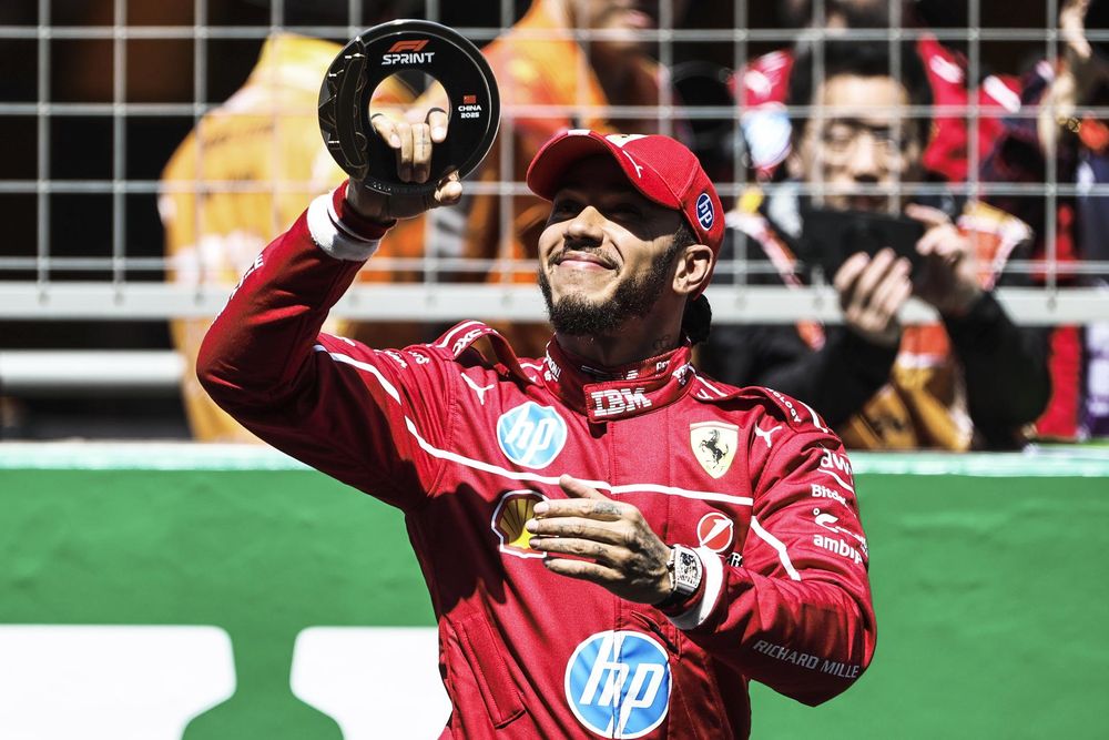 Primer triunfo de Lewis Hamilton.