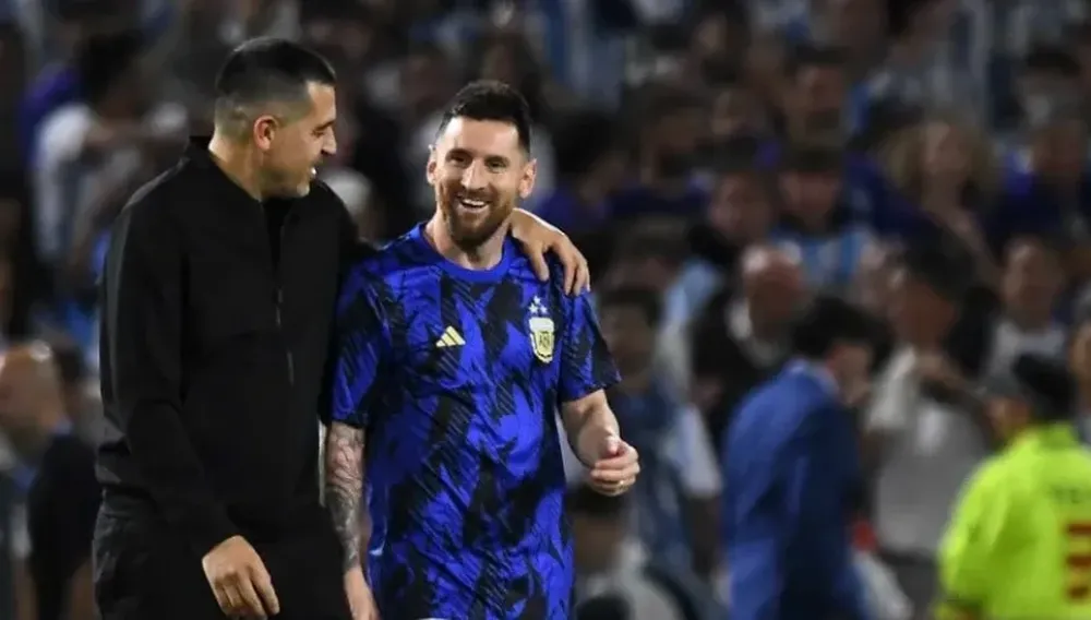 La buena sintonía entre Messi y Riquelme sigue intacta