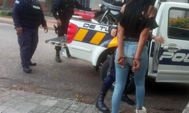 Imagen de archivo: mujer detenida