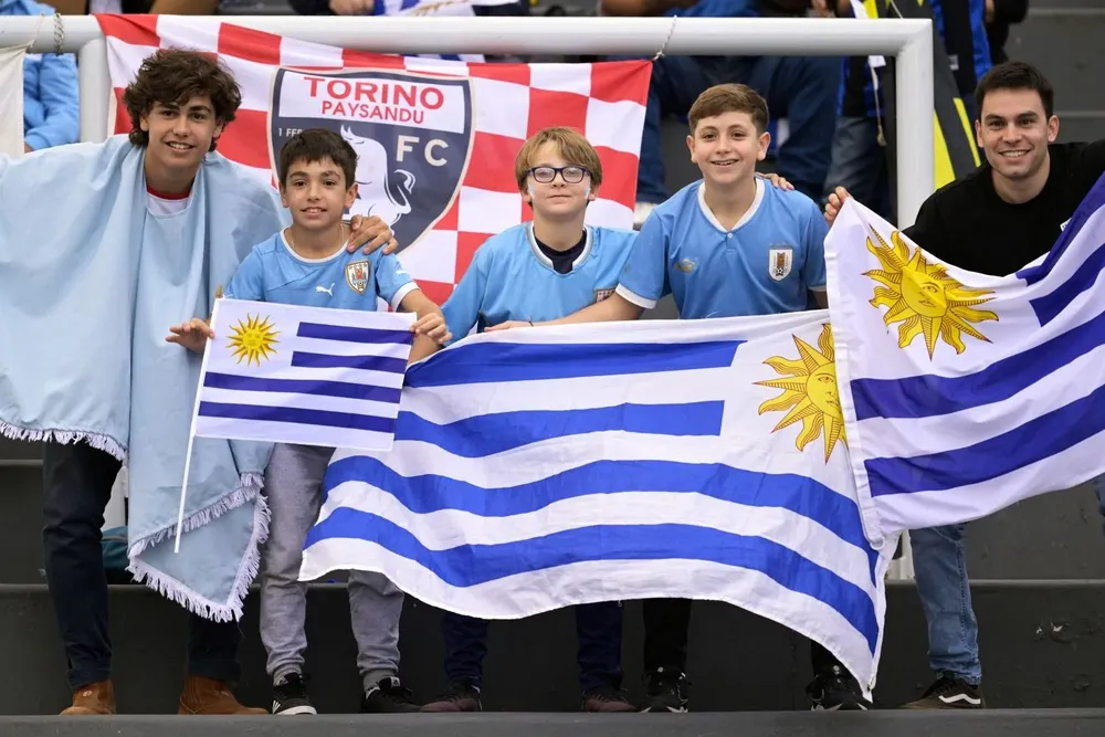 Los hinchas de Uruguay este jueves en La Plata