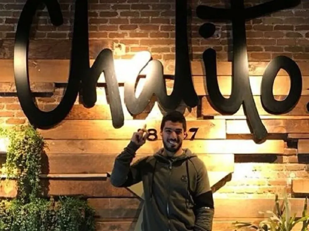 Luis Suárez en su restaurante