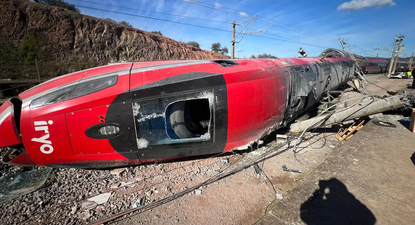 La cabina del maquinista del Iryo destrozado tras el descarrilamiento en Adamuz.