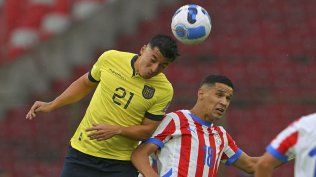 Alan Franco de Ecuador y Alex Arce de Paraguay por Eliminatorias