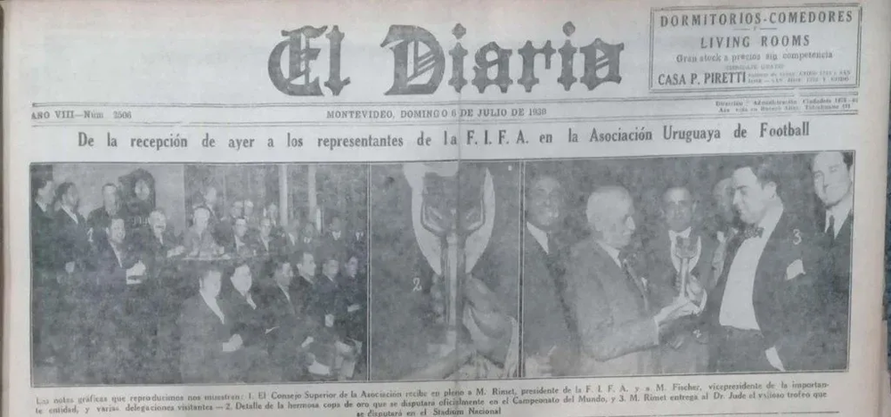 Jules Rimet, presidente de FIFA, le entrega la Copa del Mundo a Ra&uacute;l Jude, presidente de la AUF, a su llegada a Montevideo; la fecha de El Diario es clara: 6 de julio de 1930, un d&iacute;a despu&eacute;s de la llegada; nunca Rimet le entreg&oacute; a Jude la copa en el Centenario, porque la misma no estuvo all&iacute; en la final del Mundial de 1930