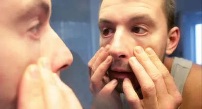 Quienes sufren este trastorno buscan constantemente en su cuerpos signos visibles de una enfermedad.