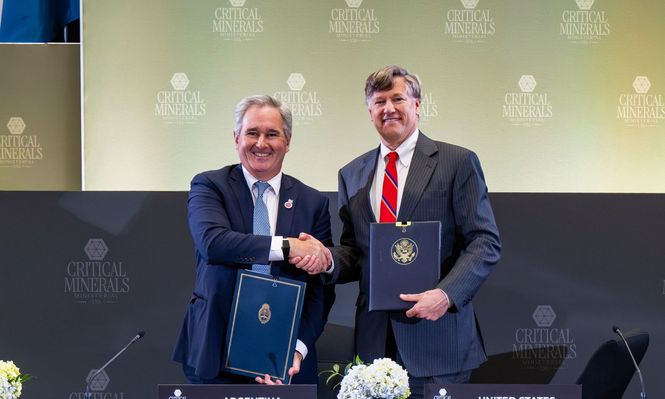 Argentina firma acuerdo en Washington sobre minerales críticos: Fortalecemos la alianza estratégica con EEUU
