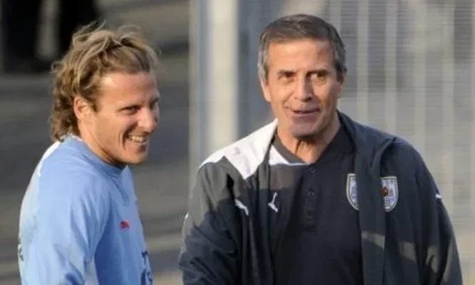 Forlán y Tabárez en otros tiempos en la selección uruguaya