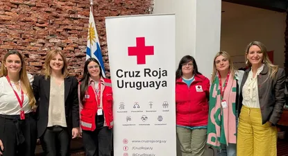Equipo Cruz Roja uruguay junto a Silvina Bianco de Coca_Cola Uruguay y Lucia Ottati de Coca-Cola FEMSA