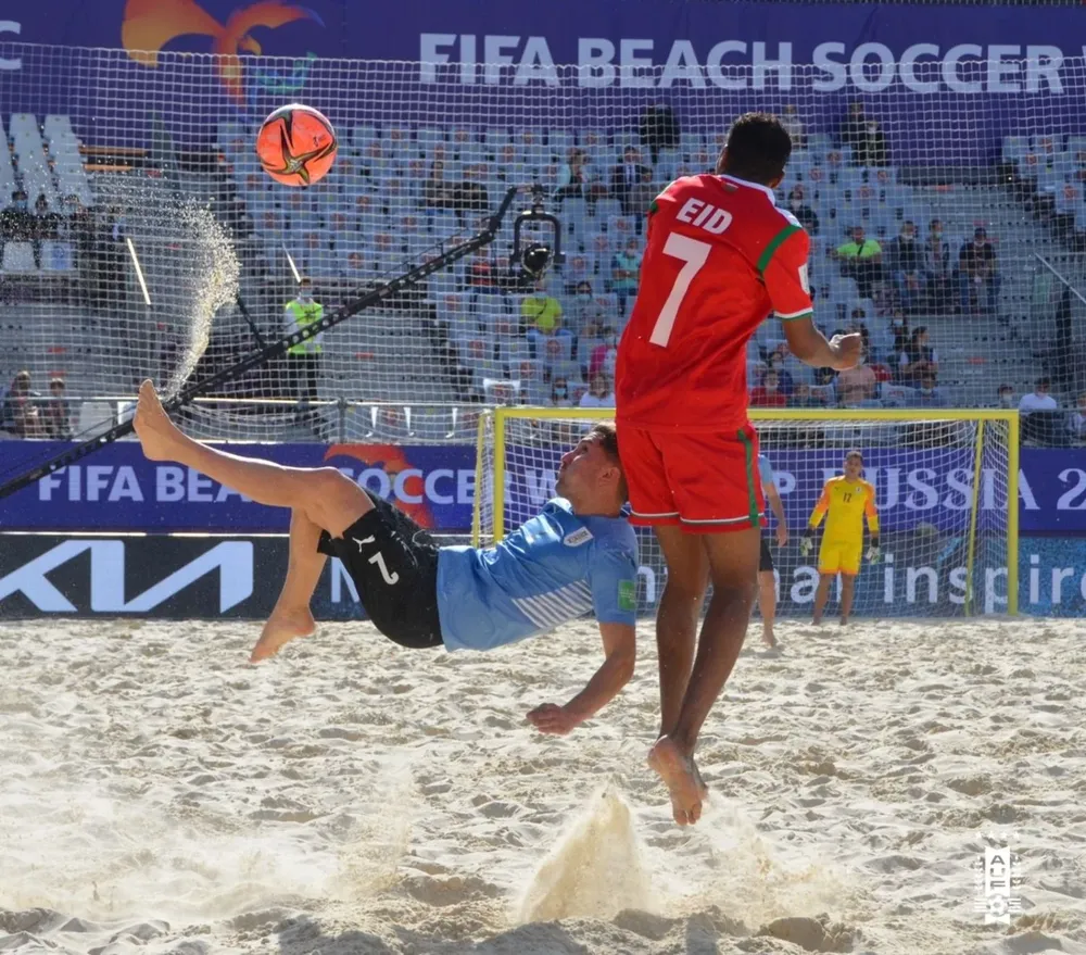 La selección uruguaya de fútbol playa derrotó 4-2 a Omán