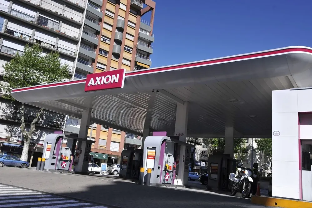 Axion baja los precios de la nafta