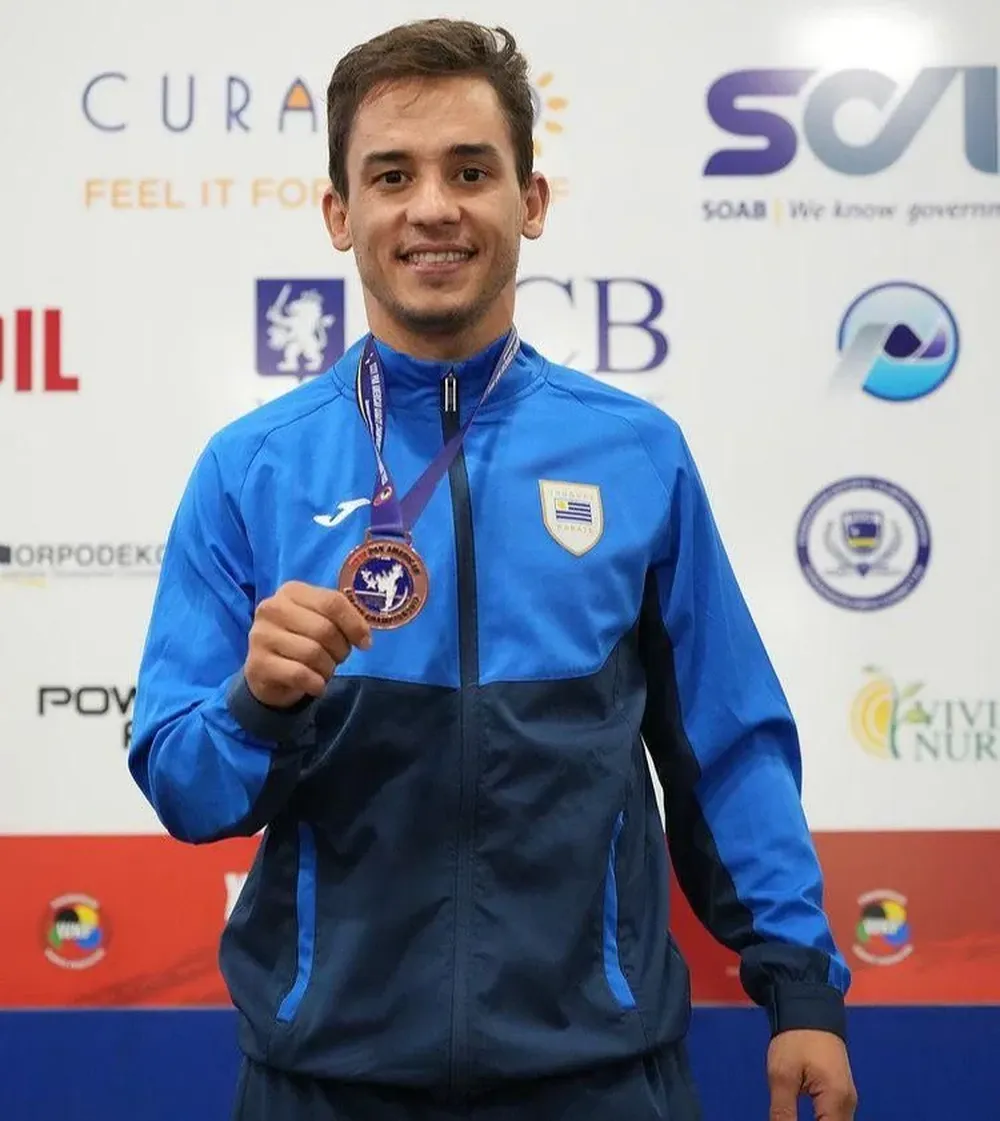 Larrosa con su medalla de bronce en -60 kilos