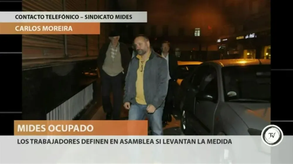 Los trabajadores del Mides analizan desocupar el local del ministerio.Entrevista telefónica con el sindicalista Carlos Moreira, desde la asamblea del gremio.