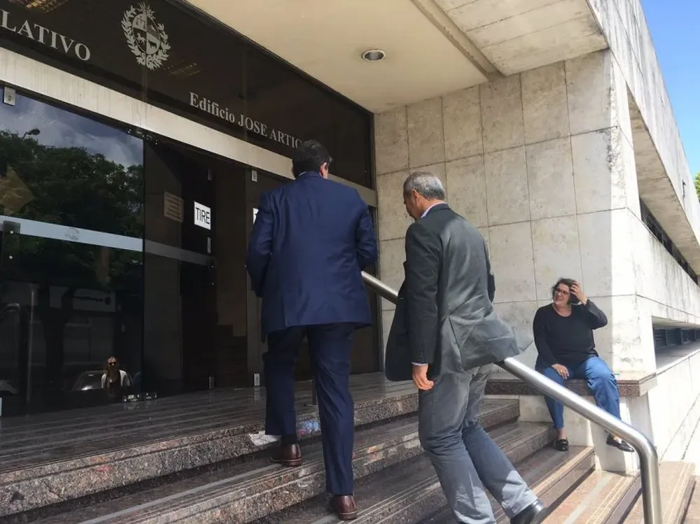 El exvicepresidente retornó al Parlamento por la puerta de atrás.