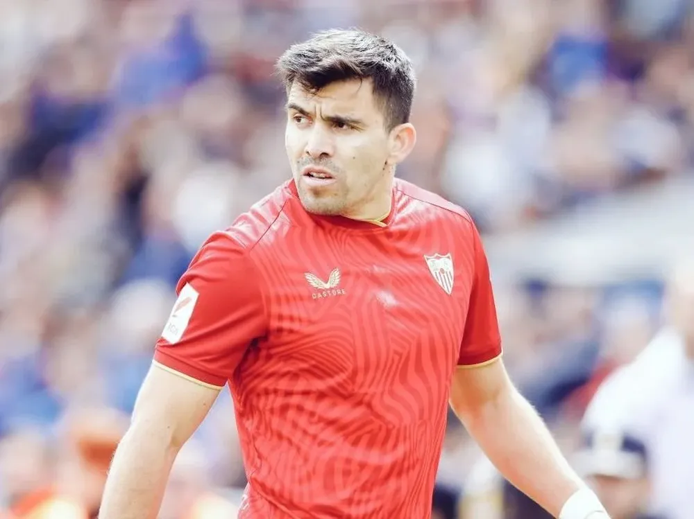 Cánticos racistas a Acuña.