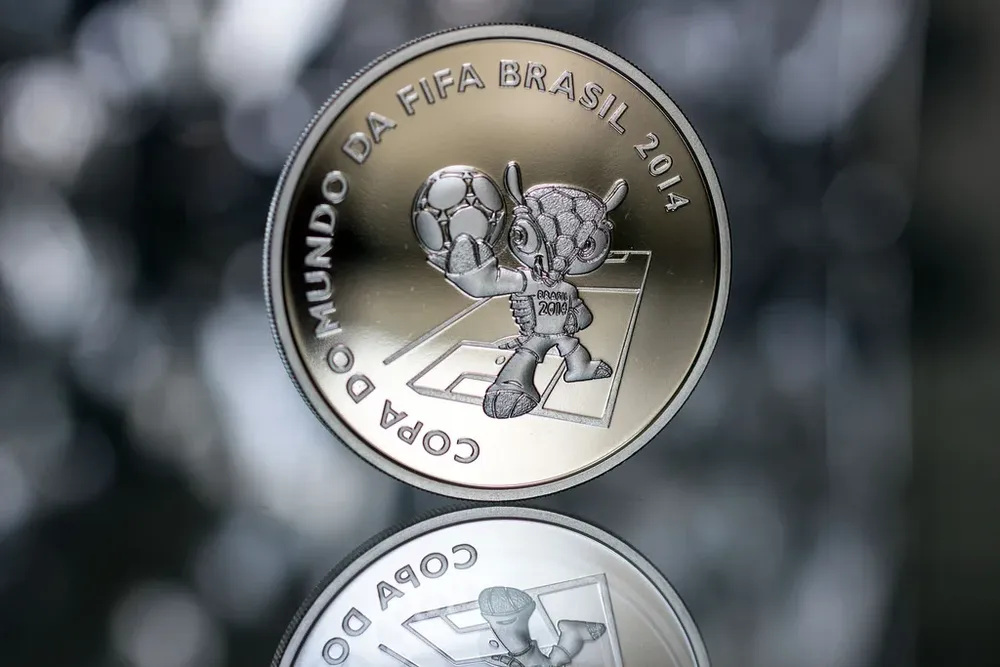 Moneda conmemorativa del Mundial con la imagen de Fuleco.