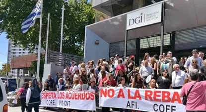 trabajadores de dgi denuncian rebaja salarial