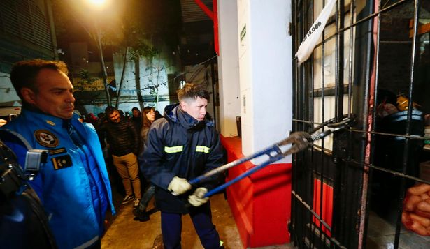 Este desalojo fue realizado por un operativo conjunto entre la Policía de la Ciudad de Buenos Aires y los ministerios de Espacio Público y Desarrollo Humano.