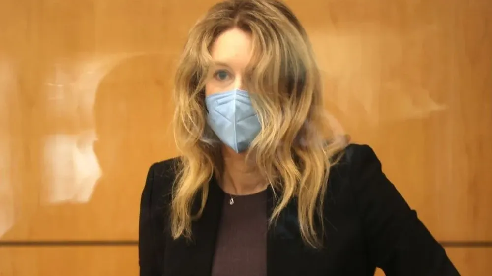 Elizabeth Holmes fue culpable de conspiración para defraudar a los inversionistas de su empresa.