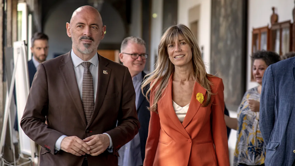 Joaquín Goyache, rector de la Universidad Complutense de Madrid, y Begoña Gómez en un acto