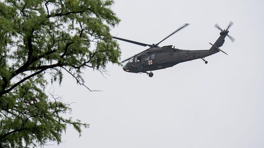Los helicópteros UH-60 Black Hawk participan en los operativos de búqueda y rescate.    