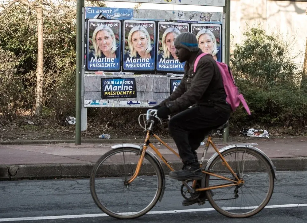 Al ballotage del próximo 24 de abril pasaron solo Macron y Le Pen