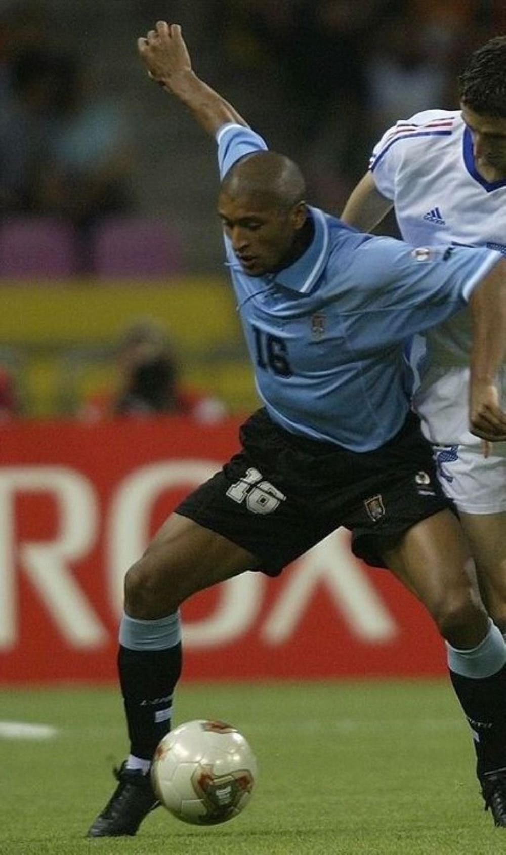 Marcelo Romero con la selección uruguaya ante Francia en el Mundial de Japón-Corea 2002