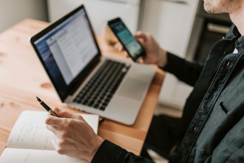 Llamado laboral del MEF para 12 administrativos con sueldo de $60 mil: aquí los requisitos y cómo postularse
