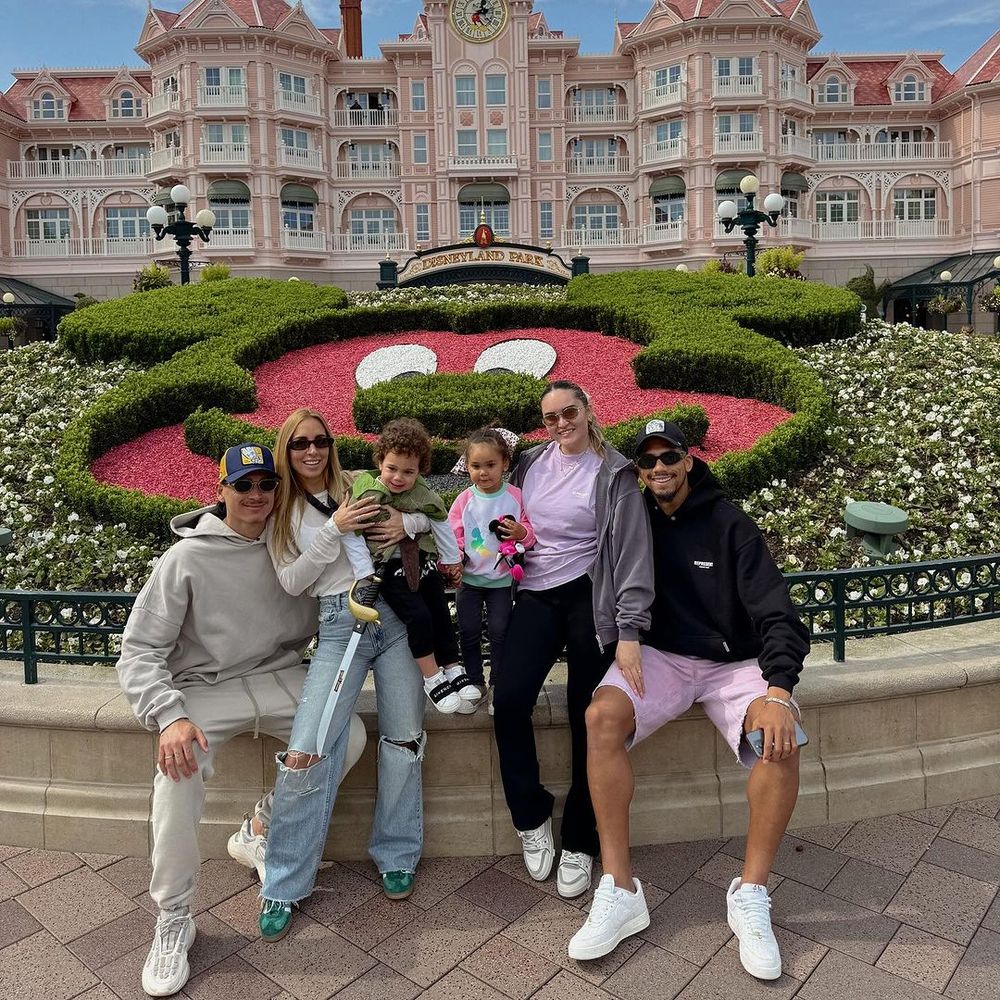 Darwin Núñez y Ronald Araújo con sus familias