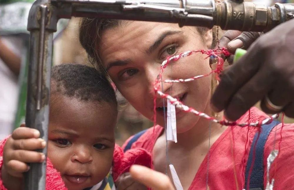 La película El jardinero fiel fue protagonizada por Ralph Fiennes y Rachel Weisz