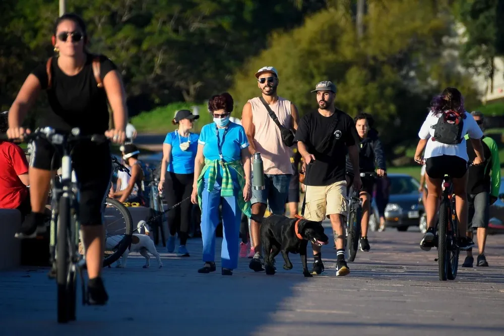 La población se mostró más optimista de cara al futuro de la economía que con el presente