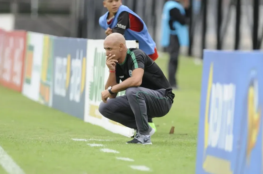 Eduardo Espinel, el DT del líder